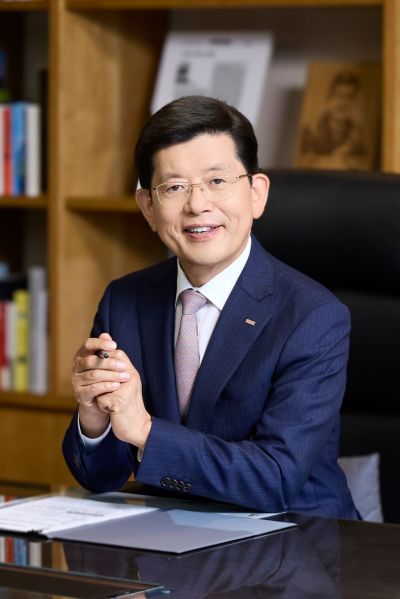 빈대인 BNK금융 회장 연임 성공…"그룹 도약 적임자"