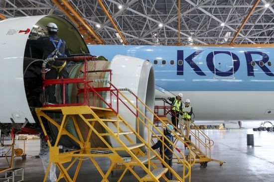 [르포]15년 경력 현장 정비사가 AI 인력으로…대한항공의 실험[AI시대, 일자리가 바뀐다]