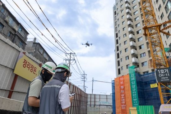 HDC현대산업개발, 드론 띄우고 타워 CCTV 확대…스마트건설로 현장 혁신