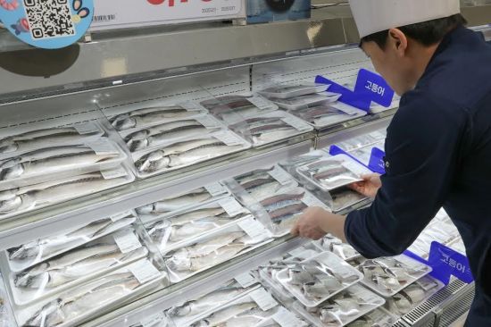 이마트, 고환율 장기화에 산지 다양화 나서…칠레산 '참고등어' 선봬