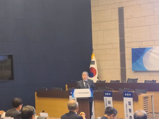 윤석헌 전 금감원장 "대부업, 불법사금융과 차별화하고 새로운 이미지 정립해야"