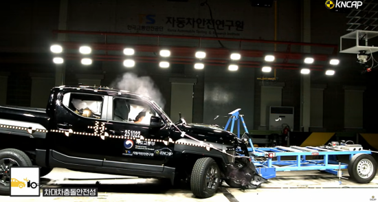 덜 안전한 차가 더 잘 팔린다? 판매2위 모델3, 안전도 4등급