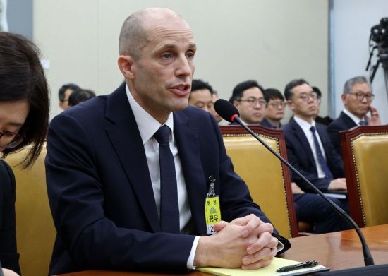 김범석은 어디에?…선그은 로저스 쿠팡 대표 "제가 한국 책임자"