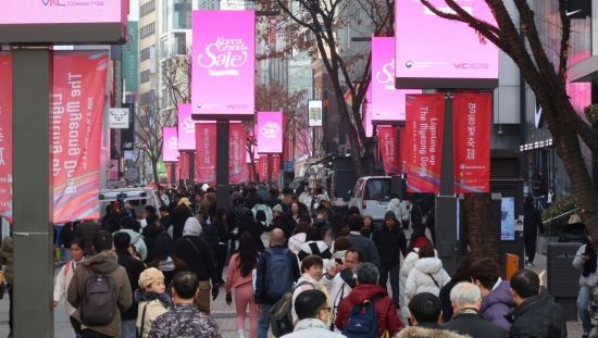 [포토] 북적이는 명동 쇼핑거리