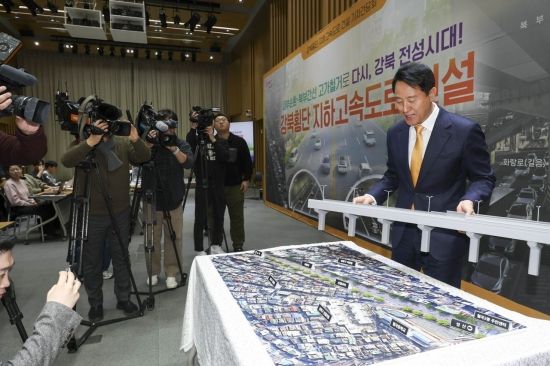 [포토] 오세훈 서울시장, '내부순환로·북부간선도로 지하화 구상'