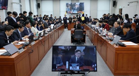 [포토] 여야, 운영위서 정개특위 구성안 의결… 비교섭단체 '반발'