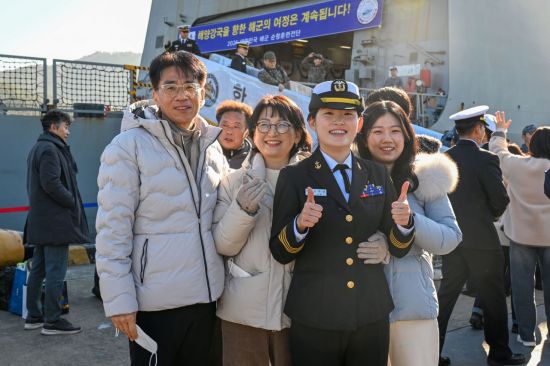 [포토] "임무 마치고 왔습니다" … 가족과 재회의 기쁨