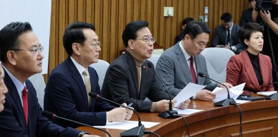 [포토] 송언석 "기업에 달러 자산 요구, 시장경제 원리 짓밟는 것"