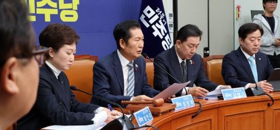 [포토] 與 "대법, 뒤늦게 시늉만…내란전담재판부법 다음주 처리"