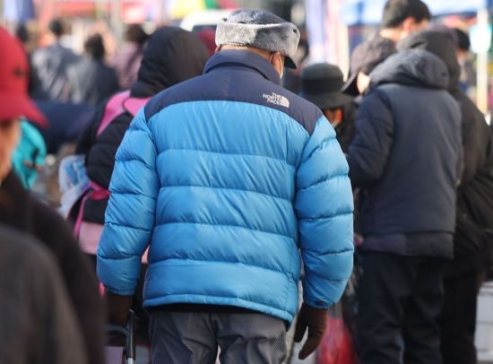 [날씨]출근길 강추위…늦은 오후 곳곳에 눈·비