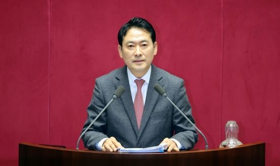 [포토] '재수정' 내란재판부법 본회의 상정…장동혁 필버 첫 타자로