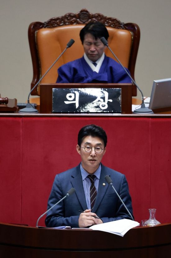 [포토] ‘정보통신망법’ 찬성 토론하는 노종면