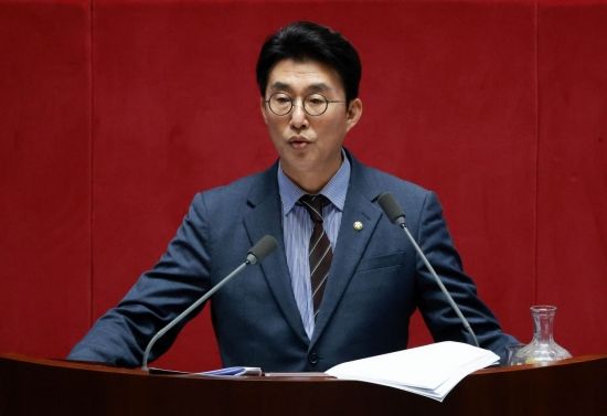 [포토] 정보통신망법 무제한 토론하는 노종면 의원