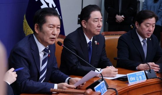 [포토] 정청래 "2차 종합특검 곧 추진…내란 잔재 끝까지 청산"