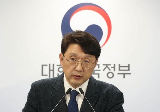 [포토] 최우혁 실장, '휴대폰 개통시 안면인증'