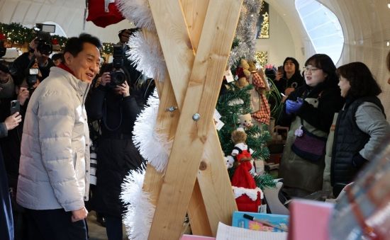 [포토] 오세훈시장, 크리스마스마켓 방문