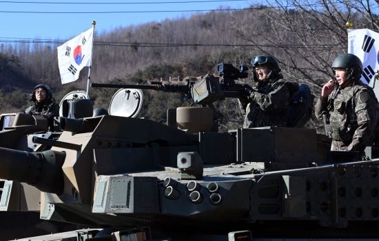 [포토] K2전차 탑승한 우원식 의장