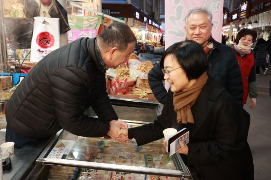 한성숙 장관 "청년상인은 민생경제 중요한 축…지속 성장 지원"