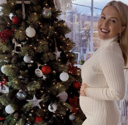 최연소 백악관 대변인 레빗, 32세 연상 남편과 둘째 임신 발표