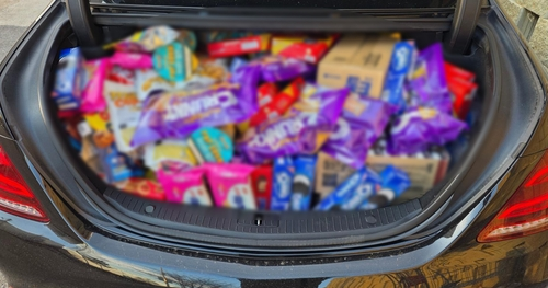 트렁크 가득 채운 과자에 짜장면 50그릇…성탄절에 보육원 찾은 삼남매의 아버지