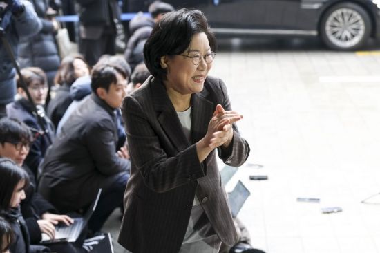 이혜훈 첫 출근길 "복합위기 韓경제 회색코뿔소…민생·성장에 과감히 투자"