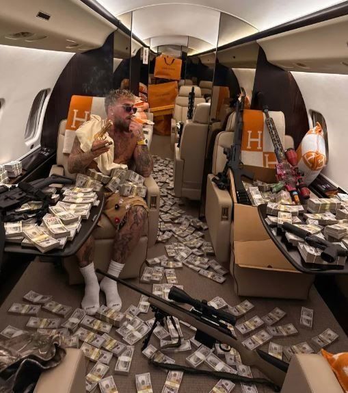 프로 복서와 경기 중 턱뼈 부러졌지만…'1360억' 챙긴 유튜버