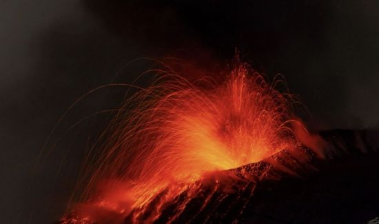 伊시칠리아 화산 대규모 분화…연기·화산재 높이 10㎞ 달해
