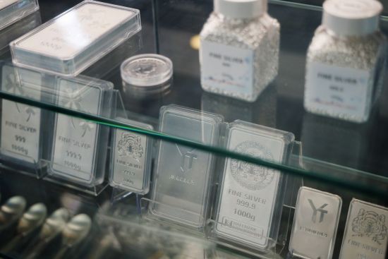 은값 장중 80달러 돌파… 40여년 만에 최고 상승률