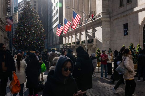 2025년 월가 전망 빗나갔다…관세에도 증시 급등, 달러 약세