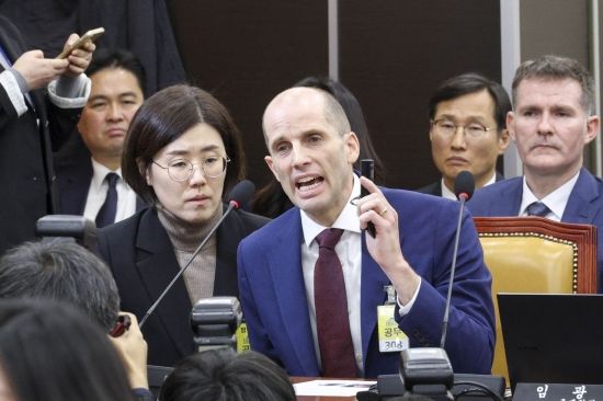 쿠팡 로저스 대표 "국정원 지시로 중국서 유출자 만났다"