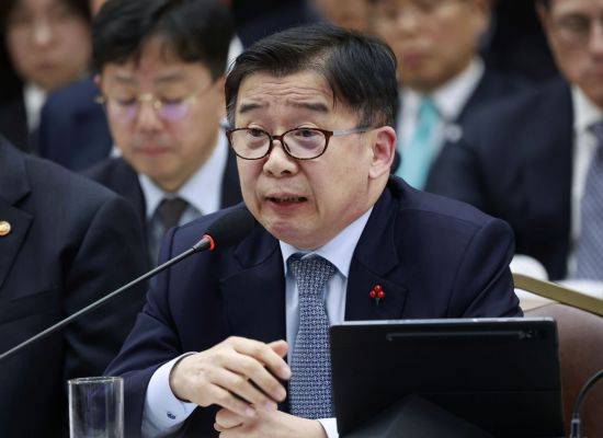 '尹 임명' 유철환 권익위원장 사의 표명