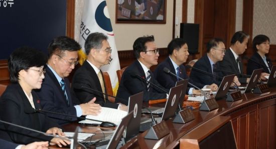 [포토] 김민석 총리, 임시 국무회의 주재