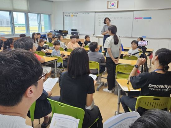 청각 장애 상주 상희학교 강민서 교사…경북교육청, 첫 수업전문가 인증교사
