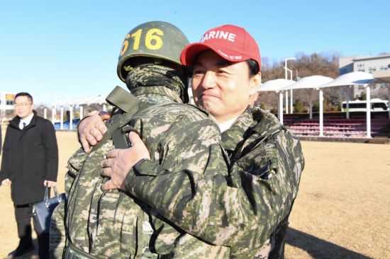 해병 1·2사단 작전권, 50년만 원대복귀…안규백 "해병대 전력 증강 추진"