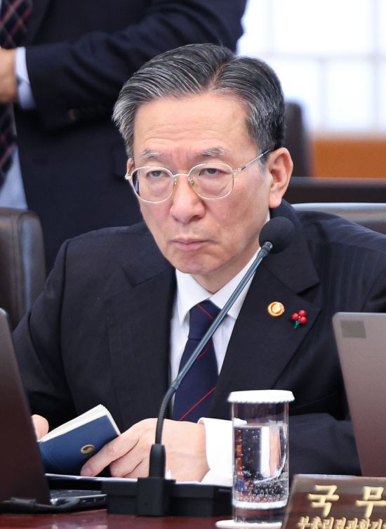 [신년사]정성호 법무장관 "檢 개혁 토대 마련… 뼈를 깎는 쇄신해야"