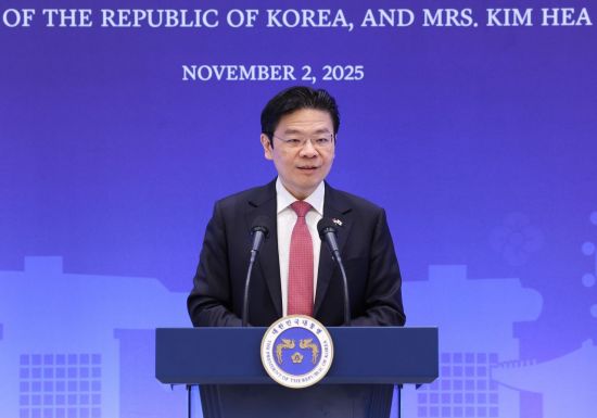 싱가포르 총리 "작년 4.8% '깜짝' 성장…올해는 유지 어려울 것"