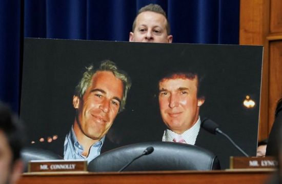 "트럼프 리조트 마사지사들, 엡스타인에 방문 서비스"