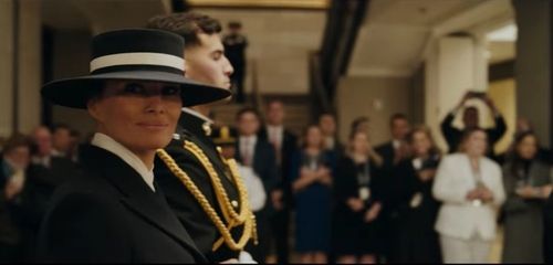 '영부인' 멜라니아, 573억 받고 다큐 영화 찍었다…美 발칵