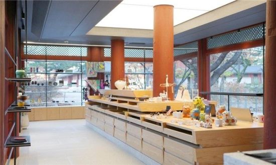 넷플릭스가 띄운 'K굿즈', 161억 팔렸다…최대 실적