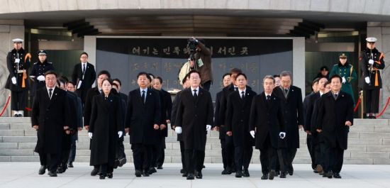 李대통령, '대도약 원년' 새해 국정 드라이브