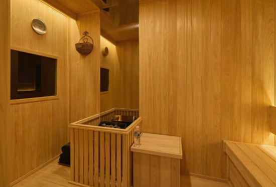 "작은 호텔 같았다" 대형 침대 놓고 개인 사우나까지…尹 집무실 내실 공개