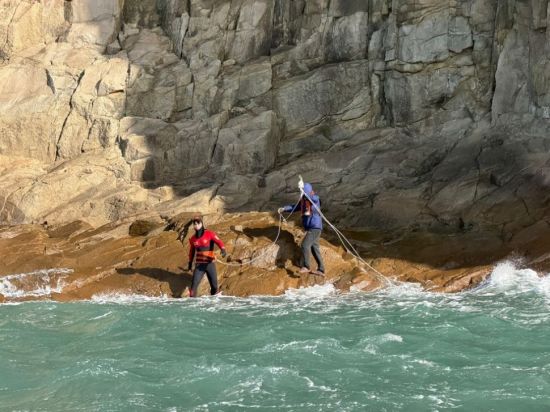 "낚싯대 아까워서"…무모한 선택이 부른 1시간의 악몽