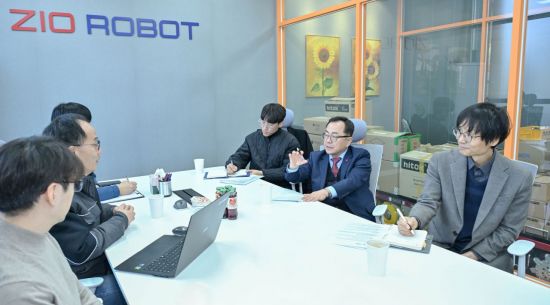 홍성주 대구 경제부시장 "제조기업 AI·로봇 전환 적극 돕겠다"…지오로봇·삼익THK 방문