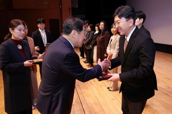 “일자리는 가장 확실한 복지”… 한국필립모리스 일자리창출 양산시장 표창
