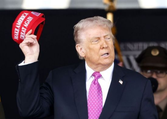 트럼프에 투자한 개미는 우는데…트럼프 일가는 '자산 증가'