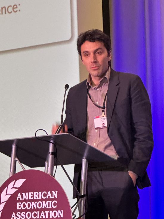 "AI로 美 생산성, 향후 10년간 연 0.9%P씩 상승"…초기 충격 후 반등 전망도[전미경제학회 2026]