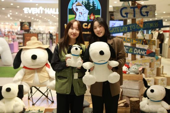 [포토]롯데백화점 광주점 ‘렛츠캠프’ 캐릭터 팝업스토어 진행