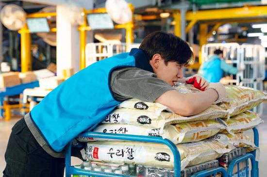 통장 잔고 줄어드는 히어로…서사는 더 빨리 바닥났다[슬레이트]