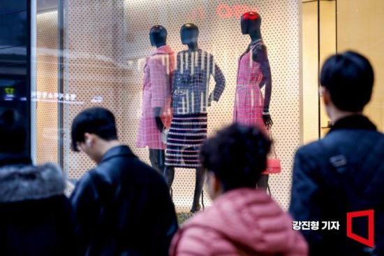 이젠 부자들마저 "못 버틴다"…환율·자산 불안에 뒤집힌 경기 전망