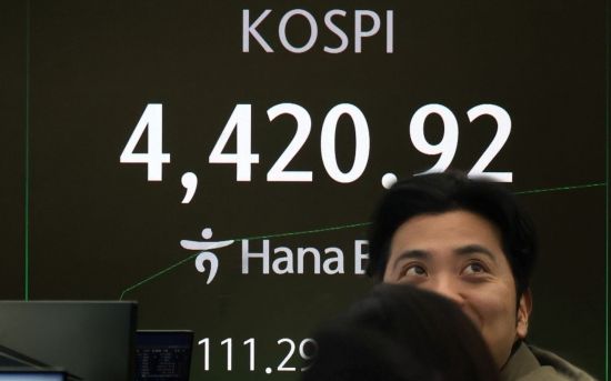 멈추지 않는 코스피 질주…4300 돌파 사흘 만에 '4420선' 터치